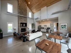 5370 Robinwood Ct in Chaska, MN - Building Photo - Building Photo