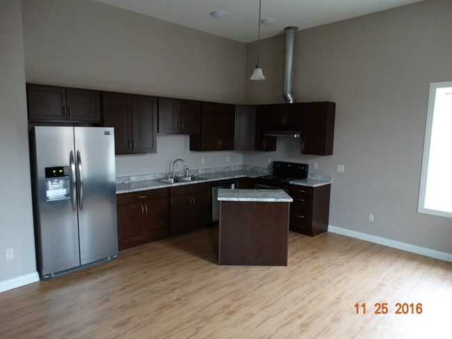 211 E 2nd St, Unit 206