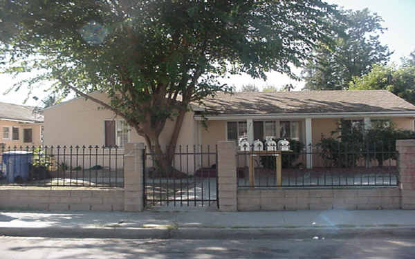 5525 Case Ave in North Hollywood, CA - Building Photo