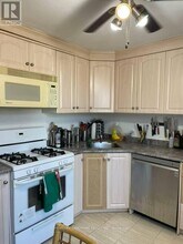 26 Lippincott St in Toronto, ON - Building Photo - Building Photo