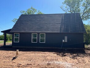 10733 Shady Oaks Dr in Bridgeport, TX - Building Photo - Building Photo