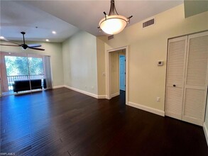 1160 Reserve Way in Naples, FL - Foto de edificio - Building Photo