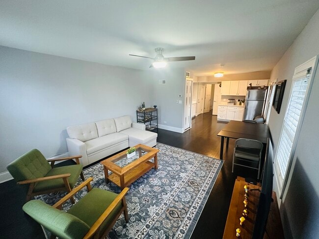 8133 Laramie Ave in Skokie, IL - Building Photo - Building Photo