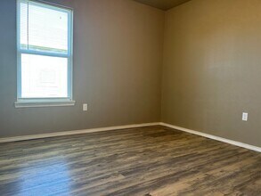2110 E 10th St in Lubbock, TX - Foto de edificio - Building Photo