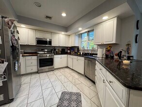 154 Wiswall Rd in Newton, MA - Building Photo - Building Photo