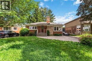 21 Sheridan Ln in Hamilton, ON - Building Photo