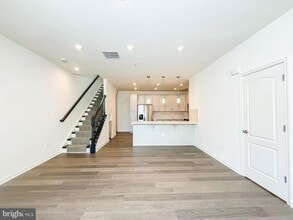 10001 -B American Pharoah Ln in Laurel, MD - Building Photo - Building Photo