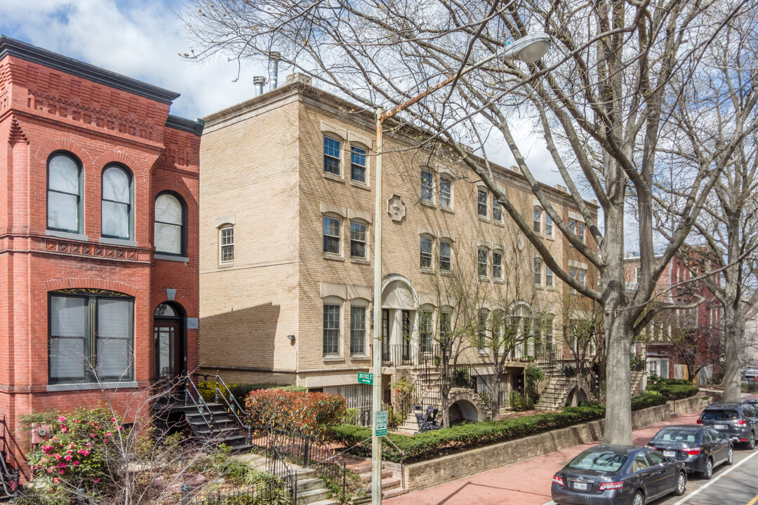 210-220 3rd St NE in Washington, DC - Building Photo