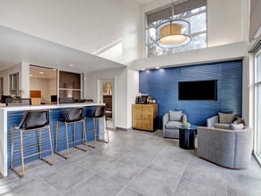 River Blu Apartments in Sacramento, CA - Building Photo - Building Photo