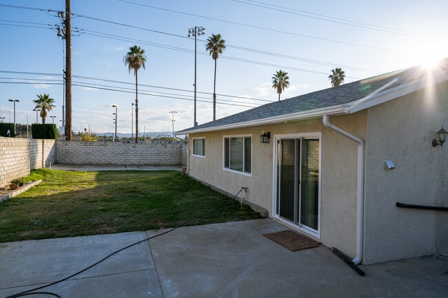 1602 Heron Ct in Redlands, CA - Foto de edificio - Building Photo