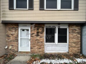 7490 Stonetrail Way in Reynoldsburg, OH - Foto de edificio - Building Photo