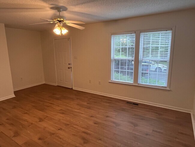 105 Cross Hill Ln in Holly Springs, NC - Building Photo - Building Photo