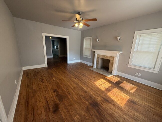 1105 S High School St in Ada, OK - Foto de edificio - Building Photo