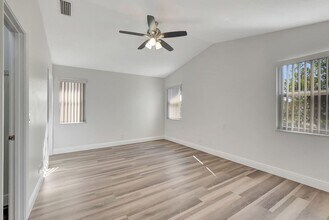 11420 Coral Bay Dr in Boca Raton, FL - Foto de edificio - Building Photo