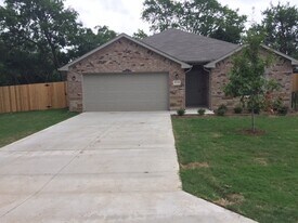 3115 N Hickory St in Sherman, TX - Building Photo