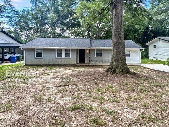 property at 1135 Regis Rd SE