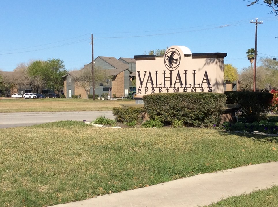 Valhalla Apartments in Corpus Christi, TX - Foto de edificio