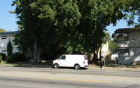 5828 Woodman Ave in Van Nuys, CA - Building Photo - Building Photo