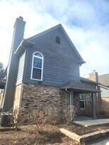 43 Foxcroft Rd in Naperville, IL - Building Photo