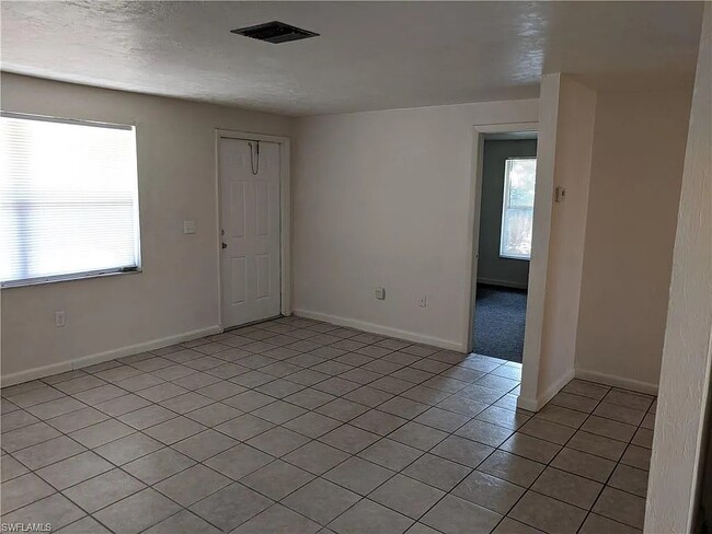 5465 11th Ave, Unit 2B in Ft. Myers, FL - Building Photo - Building Photo