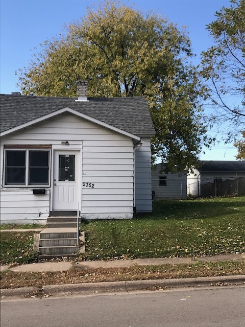 2352 N 7th St in Clinton, IA - Building Photo