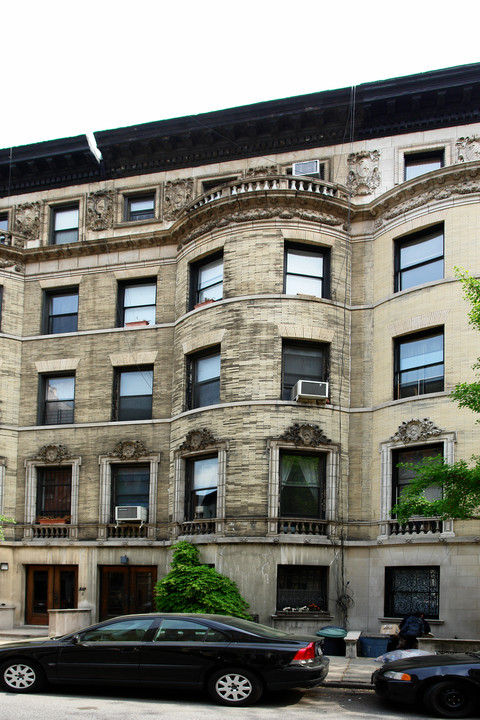 325 W 89th St in New York, NY - Building Photo