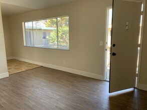 659 Moorpark Way in Mountain View, CA - Foto de edificio - Building Photo