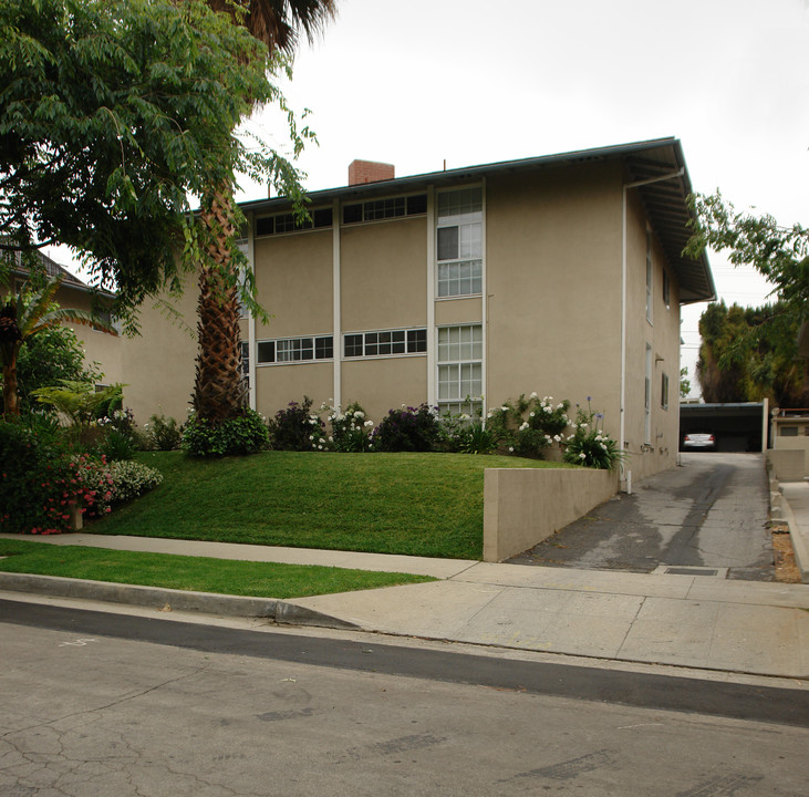 376 Cliff Dr in Pasadena, CA - Foto de edificio