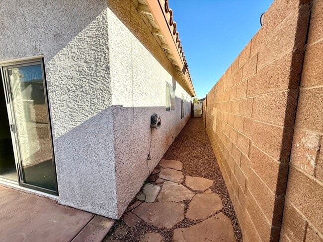 2455 Silver Blossom Ln in Henderson, NV - Building Photo - Building Photo