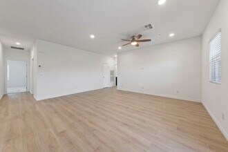 325 Aravalli Crst St in Henderson, NV - Building Photo - Building Photo