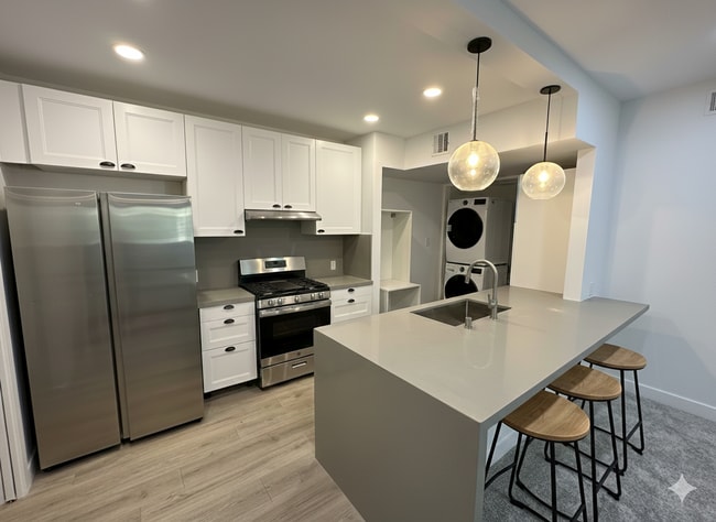 1663 Veteran Ave, Unit 206 in Los Angeles, CA - Foto de edificio - Building Photo