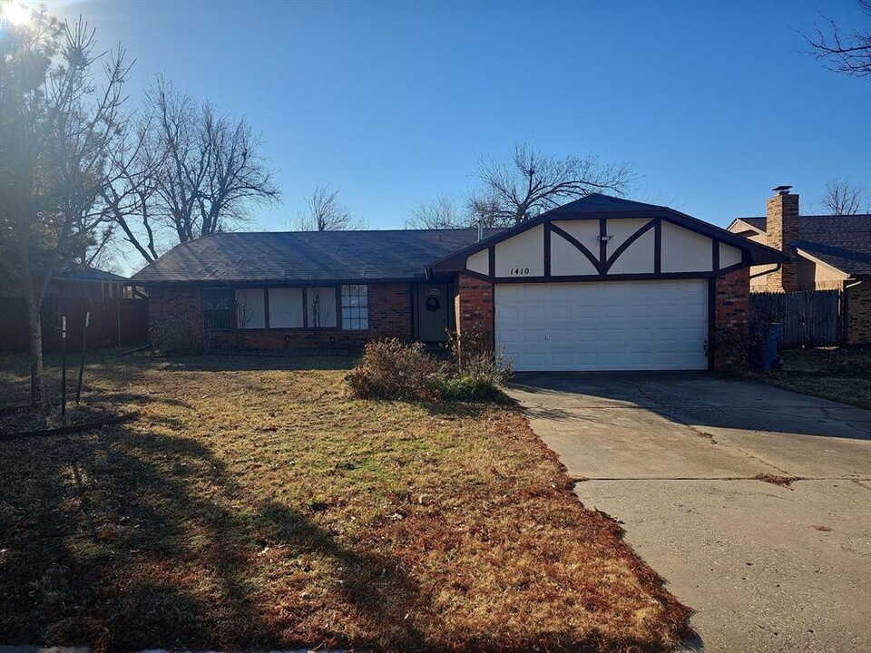 1410 W Gemini Rd in Edmond, OK - Building Photo