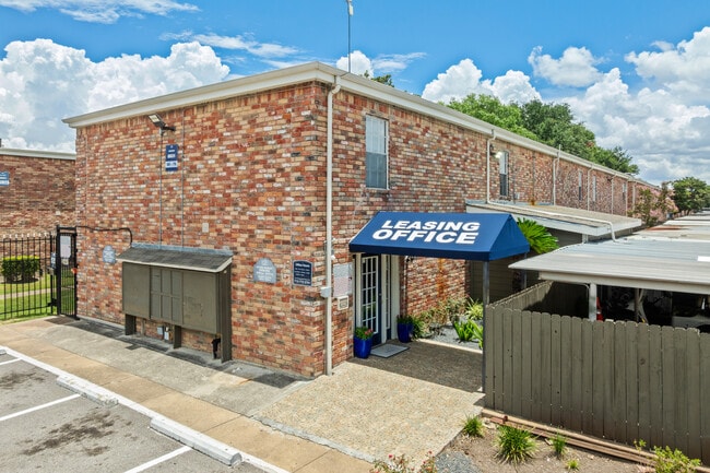 La Carmona in Houston, TX - Foto de edificio - Building Photo