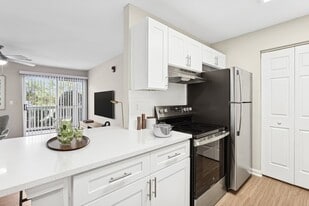 Bell Walkers Crossing in Knoxville, TN - Building Photo