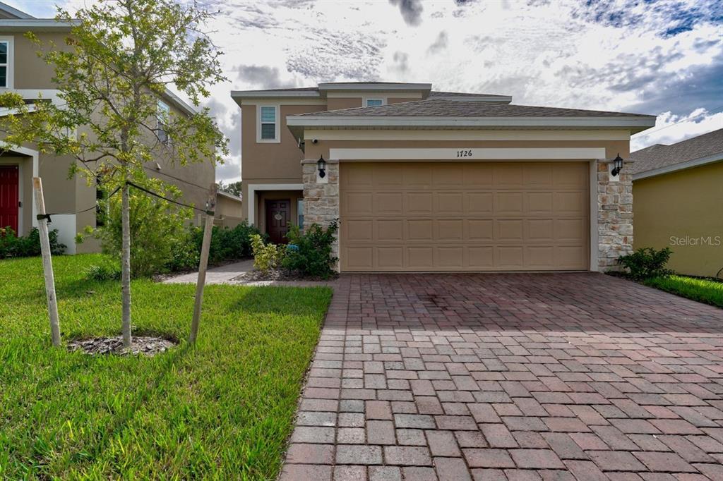 1726 Tree Shade Dr in Davenport, FL - Building Photo