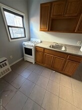 110 School St in Yonkers, NY - Building Photo - Building Photo