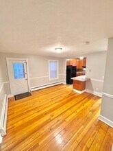 7-9 Spring Street in West Warwick, RI - Foto de edificio - Building Photo