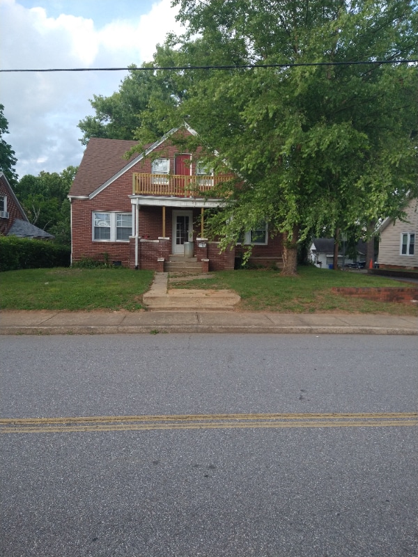 1110 Hinshaw St in North Wilkesboro, NC - Building Photo - Building Photo