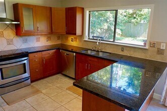 9538 Meadowglen Ln in Houston, TX - Building Photo - Building Photo