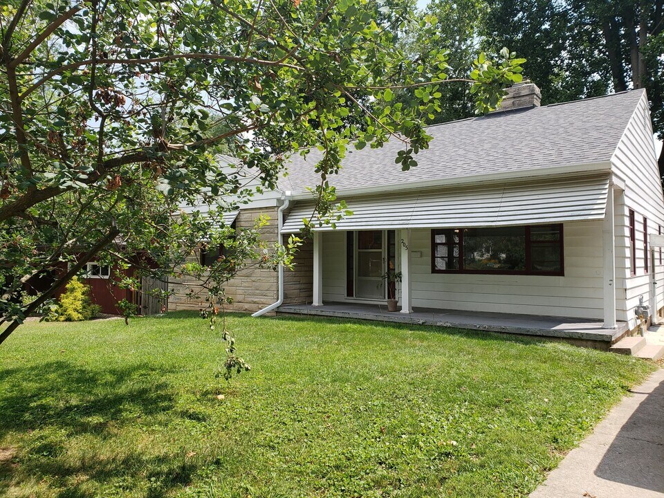 205 S Hillsdale Dr in Bloomington, IN - Building Photo