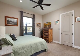 103 Rio Grande Dr in Blanco, TX - Foto de edificio - Building Photo