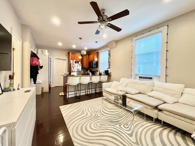 719 Parker St, Unit 3