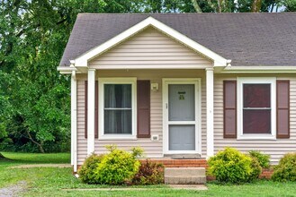 135 E St in Clarksville, TN - Building Photo - Building Photo