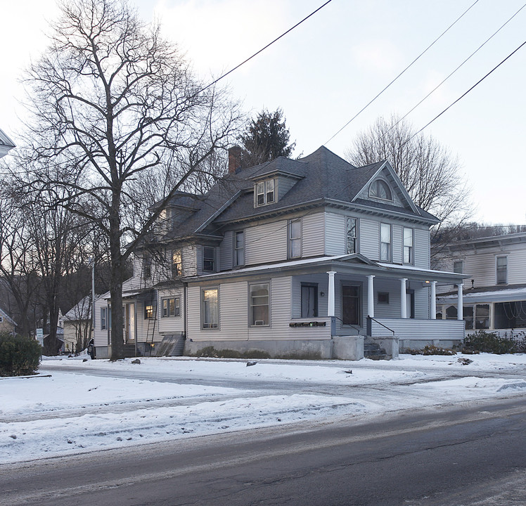 47 Maple St in Oneonta, NY - Building Photo