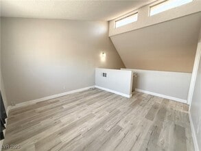 5187 Garden Ln, Unit A in Las Vegas, NV - Foto de edificio - Building Photo