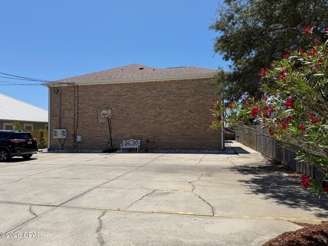 property at 602 Fernwood St