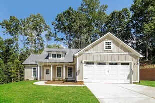 724 Somersby Dr in Dallas, GA - Building Photo