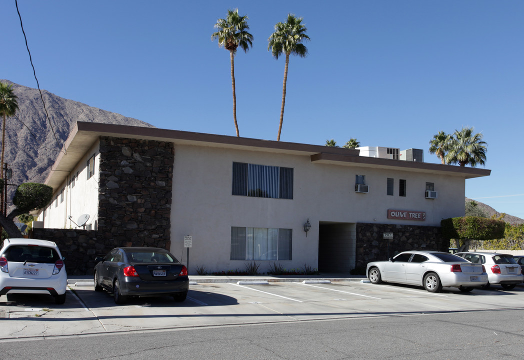 Olive Tree Apartments in Palm Springs, CA - Building Photo