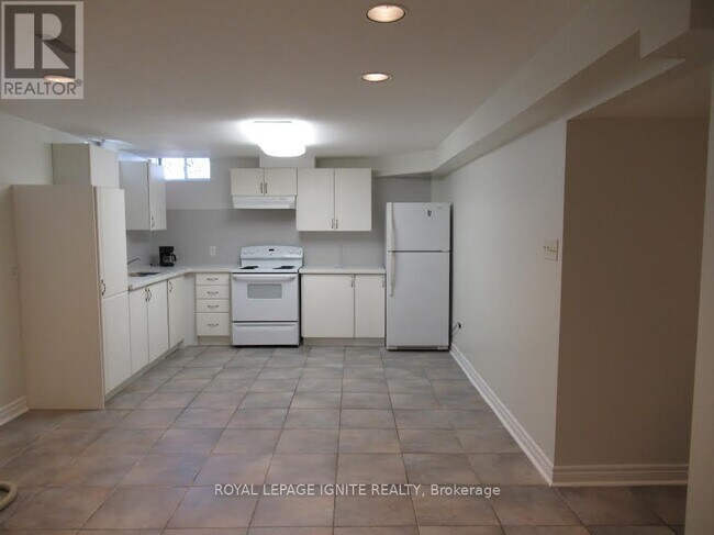 6 Royal Pine Ave in Vaughan, ON - Building Photo - Building Photo