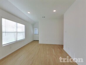 1911 Ballesteros St in Crosby, TX - Building Photo - Building Photo